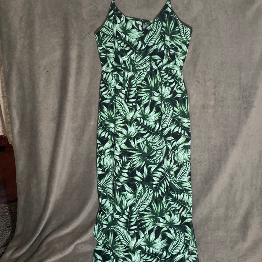 Divided flowey, lightweight  maxie summer dress